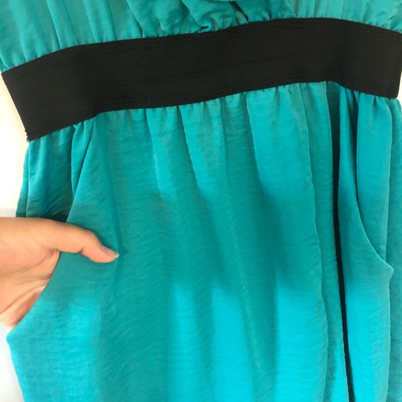 Teal ruffle v-neck winched dress with pockets - Picture 3 of 4